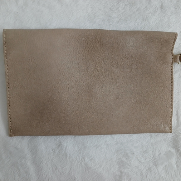 Antik Kraft Cream Shoulder Bag with Slouchy Silhouette - Picture 12 of 15